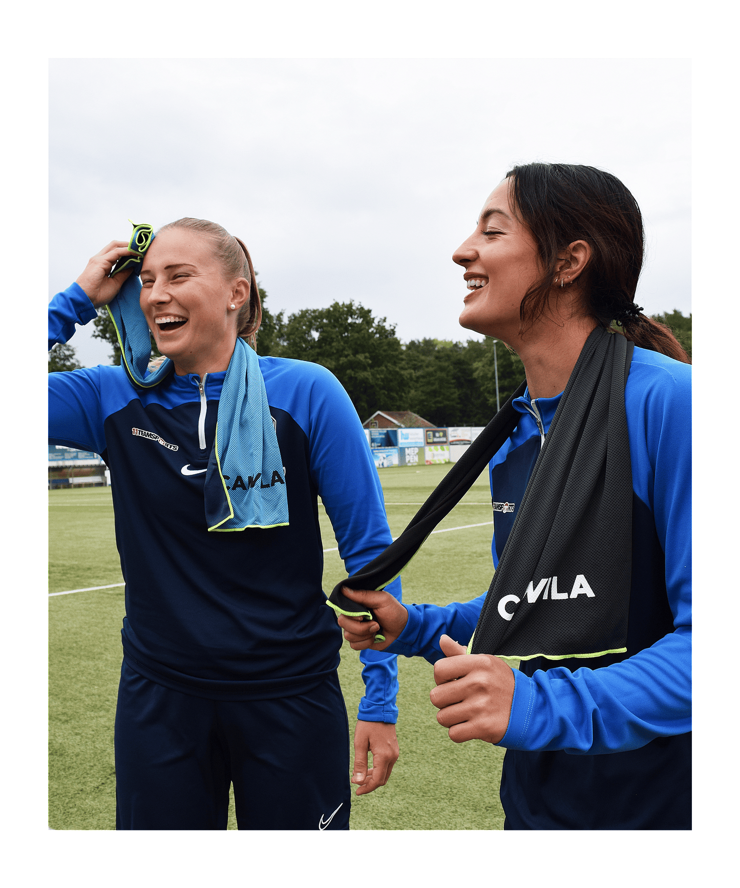 Cawila Academy Ice kühlendes Handtuch Blau Gelb